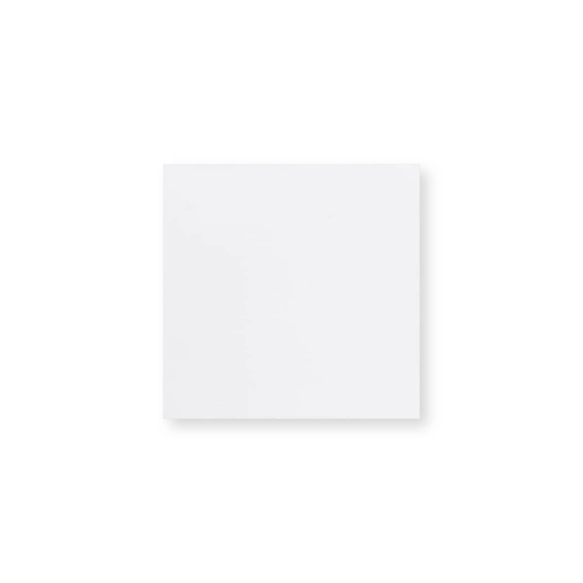 Bijele omotnice od 120 mm kvadratna kora i brtva 120 g/m2