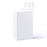 Bijele kartice i omotnice s valovitim rubom – pakiranje